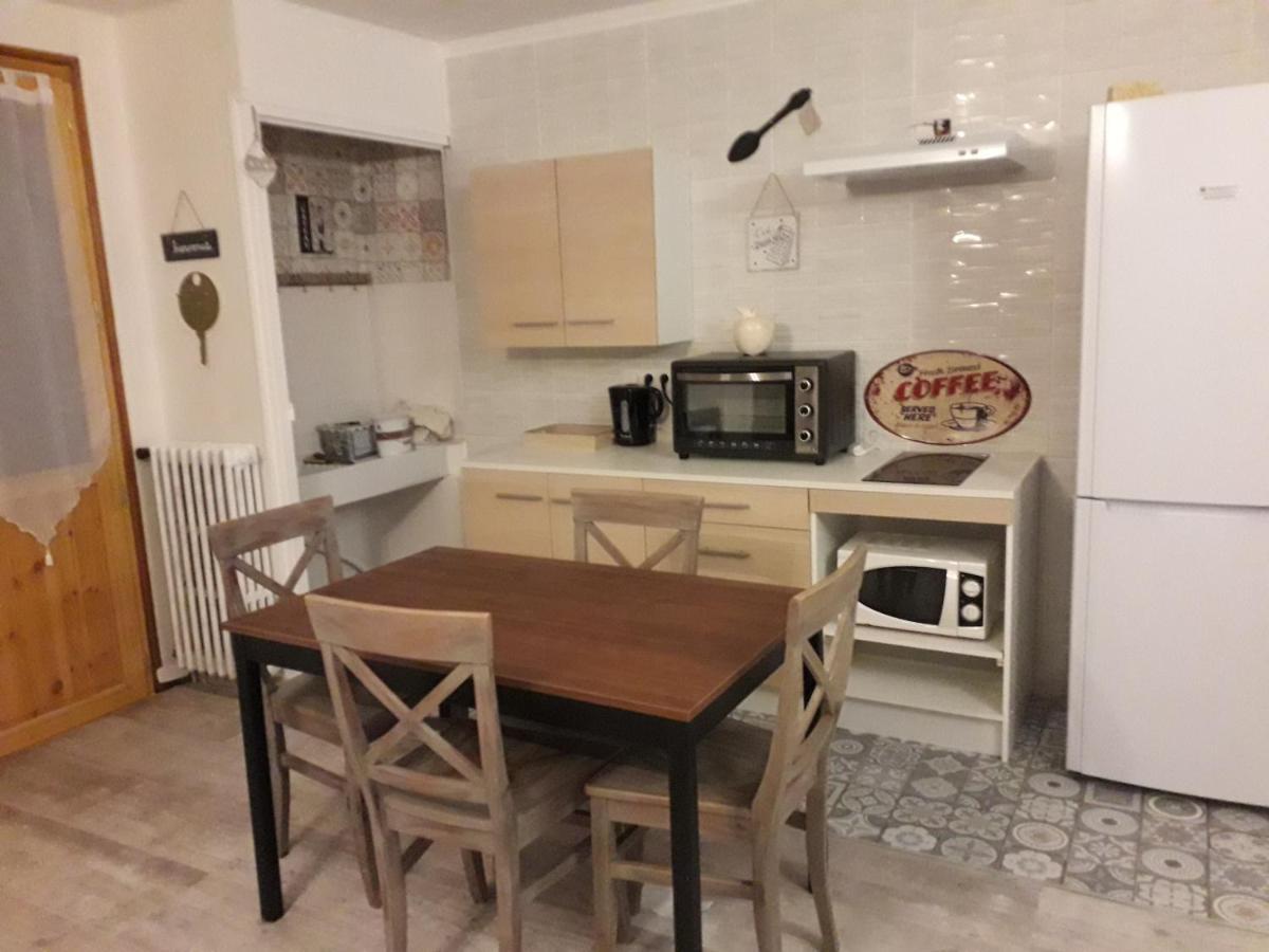 Enclos savoyard Appartement meublé 1chambre 1 canapé lits 3personnes Grand-Aigueblanche Extérieur photo