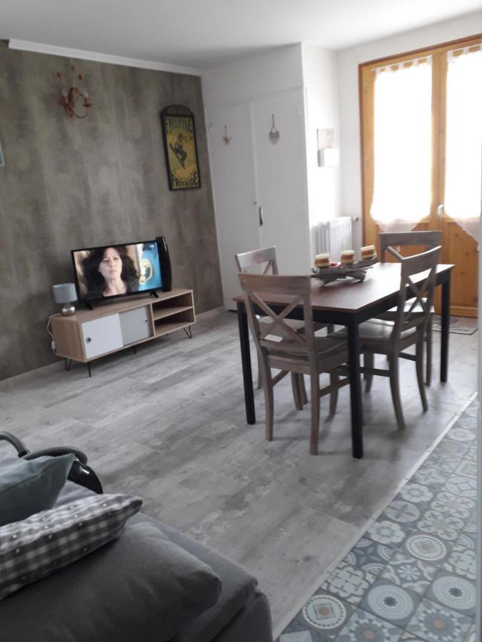 Enclos savoyard Appartement meublé 1chambre 1 canapé lits 3personnes Grand-Aigueblanche Extérieur photo